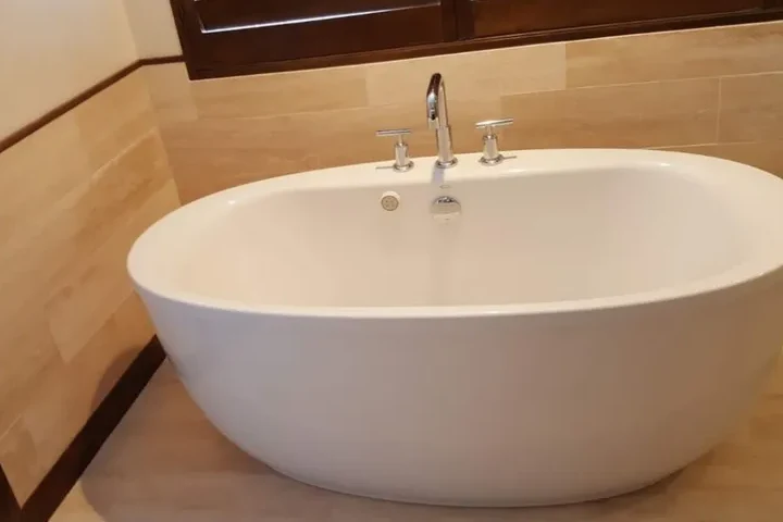 Freestanding soaking tub with tile surround